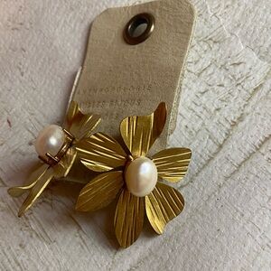 Anthropologie Large Gold and Pearl Flower Earrings 🌼✨